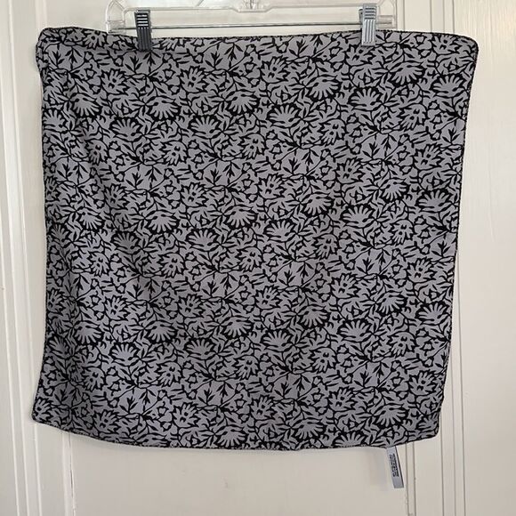 Headcovers Unlimited gray & black floral cotton scarf - Picture 8 of 8